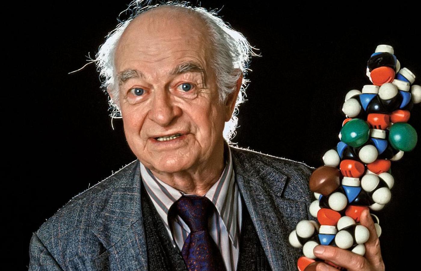 Noblista Linus Pauling z modelem cząsteczki witaminy C, na której punkcie popadł w obsesję.
