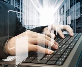 Wraz z nadmiarem dostępnych w sieci treści pojawia się niedobór uwagi użytkowników.