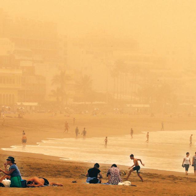 Calima wieje w Las Palmas. Wiatry z piaskiem z północnej Afryki docierają m.in. nad Wyspy Kanaryjskie i Półwysep Iberyjski.