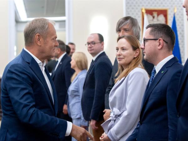 Premier Donald Tusk i Katarzyna Pełczyńska-Nałęcz przed posiedzeniem rządu. 12 sierpnia 2025 r.