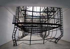 Instalacja Moniki Sosnowskiej „1:1” w pawilonie polskim na biennale w Wenecji w 2007 r.