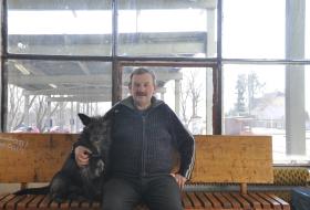 2,16 m kw. to dwa razy szerokość grobu, ale, jak twierdzi Wacław, skoro tamci nie narzekają, to i on nie ma powodu.