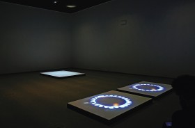 Wideoprojekcja „Narayamy” Mirosława Bałki