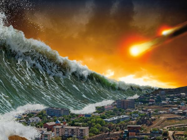 Uderzenie filmowej komety miało wywołać kilometrowe tsunami.