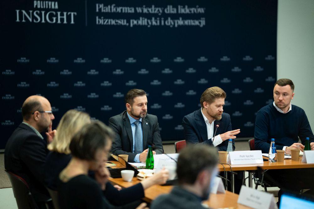 Wdrażanie dyrektywy AAQD w Polsce