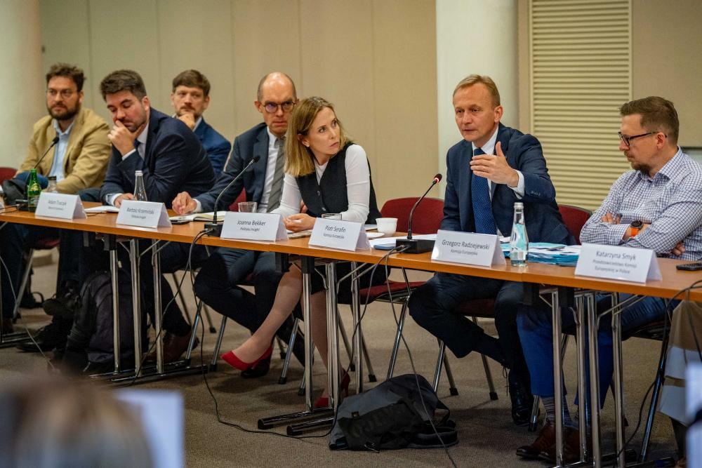 Okrągły stół z Piotrem Serafinem, komisarzem Unii Europejskiej ds. Budżetu i administracji publicznej oraz zwalczania nadużyć finansowych