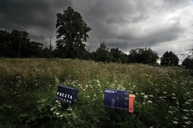 Kiedyś Miedziankę obsługiwało dwóch listonoszy. Dziś listy do wszystkich mieszkańców mieszczą się w tych dwóch skrzynkach.