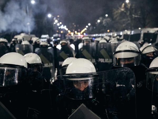 Policjanci podczas demonstracji 29 stycznia w Warszawie, niedaleko domu Jarosława Kaczyńskiego