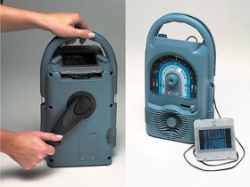 W warunkach azjatyckiej czy afrykańskiej wsi nawet najlepsze urządzenie mp3 zostanie wyrzucone, gdy wyczerpie się bateria. Radio z napędem na korbkę lub baterię słoneczną ma realną wartość użytkową.