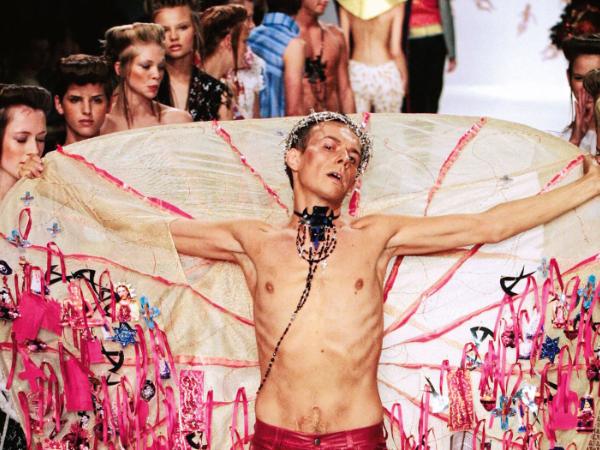 Arkadius na pokazie London Fashion Week, 2001 r.