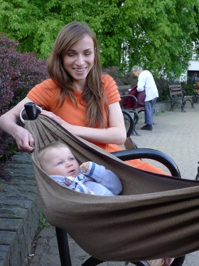 Chusta zmienia się w hamak.