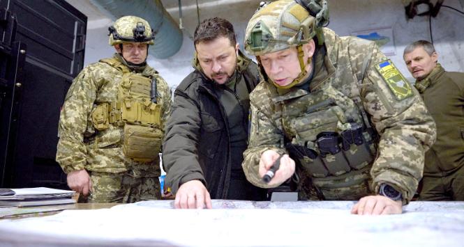 Prezydent Wołodymyr Zełenski z wizytą u ukraińskich żołnierzy pod Kupiańskiem
