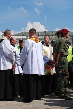 Początek uroczystości nie należał do najłatwiejszych.