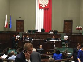 Straż Marszałkowska na sejmowej mównicy