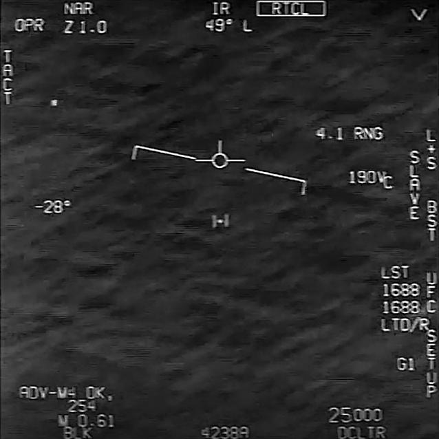Ta klatka z nagrania wideo GOFAST przedstawia spotkanie załogi myśliwca odrzutowego F/A-18 amerykańskiej marynarki wojennej z niewyjaśnionym zjawiskiem anomalnym (UAP). (Udostępnienie takich informacji przez Departament Obrony USA nie oznacza ani nie stanowi opowiedzenia się za ich prawdziwością).