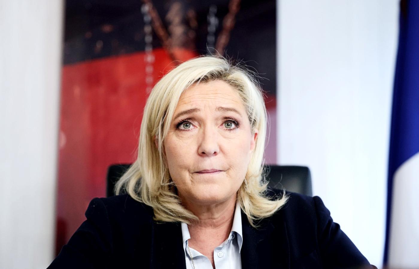 Marine Le Pen udziela wywiadu mediom.