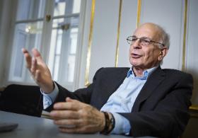 Z powodzeniem zreplikowano eksperyment Daniela Kahnemana, laureata Nagrody Nobla z ekonomii, który wraz z Amosem Tverskym odkrył tzw. efekt framingu.