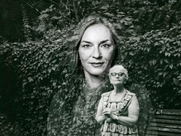 Jadwiga Stańczakowa na tle portretu
grającej jej rolę Agnieszki Przepiórskiej