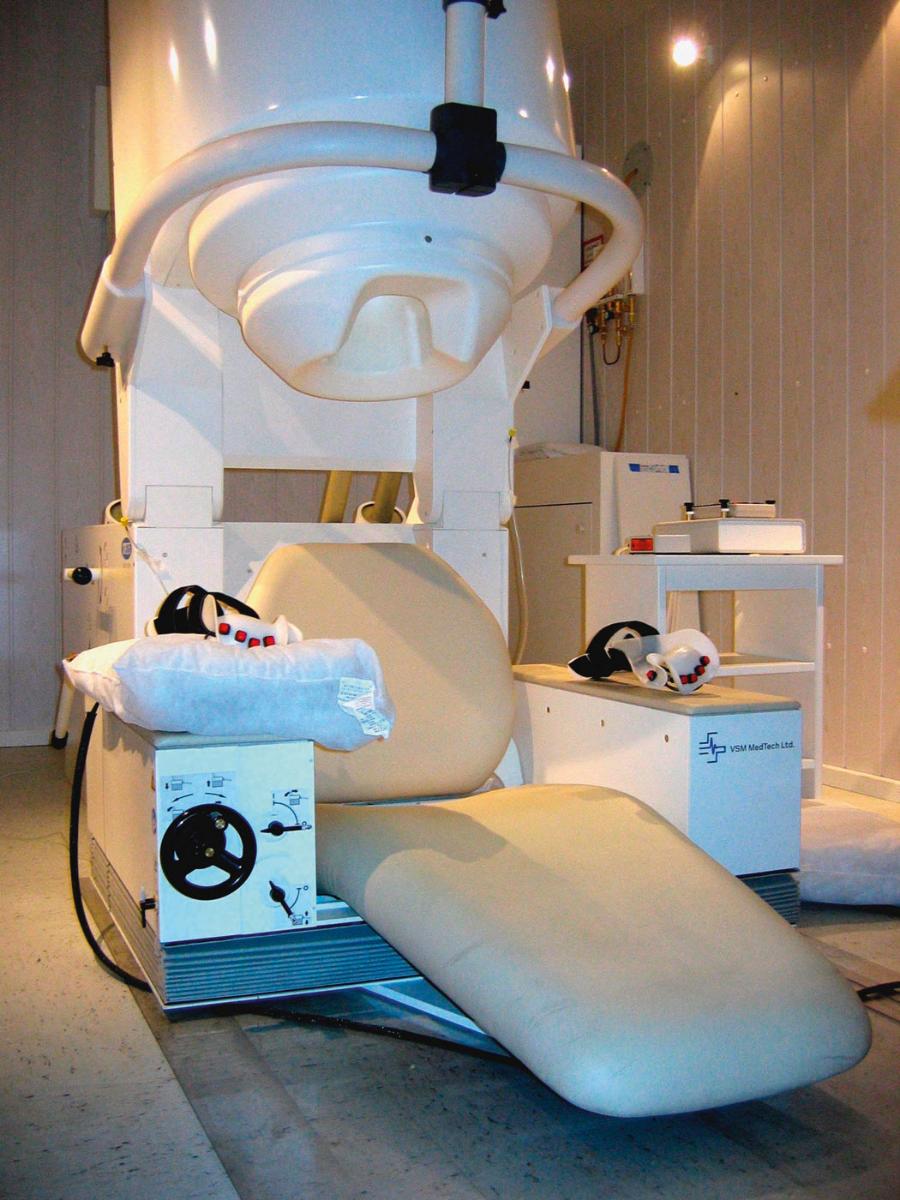 Urządzenie do magnetoencefalografii (MEG) pozwala zmierzyć czynność mózgu za pomocą rejestracji wytwarzanego przez ten organ pola magnetycznego.