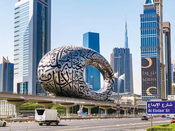 Dubaj przyciąga, bo jest miastem ultrabogatym, a na dodatek rajem podatkowym.