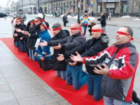 „Gdzie są ojcowie?” - manifestacja pod Pałacem Prezydenckim w Warszawie.