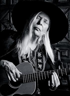 Saint Laurent, wspiera się twarzą Joni Mitchell (rocznik 1943).