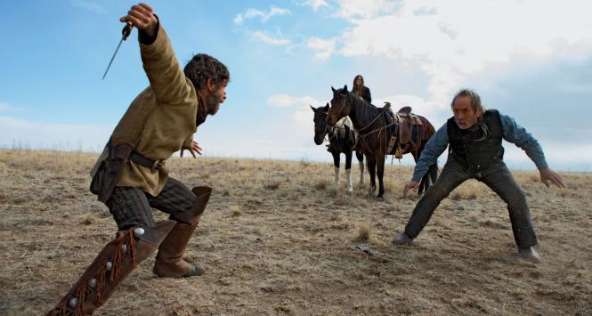 Kadr z filmu „Eskorta”, reż. Tommy Lee Jones