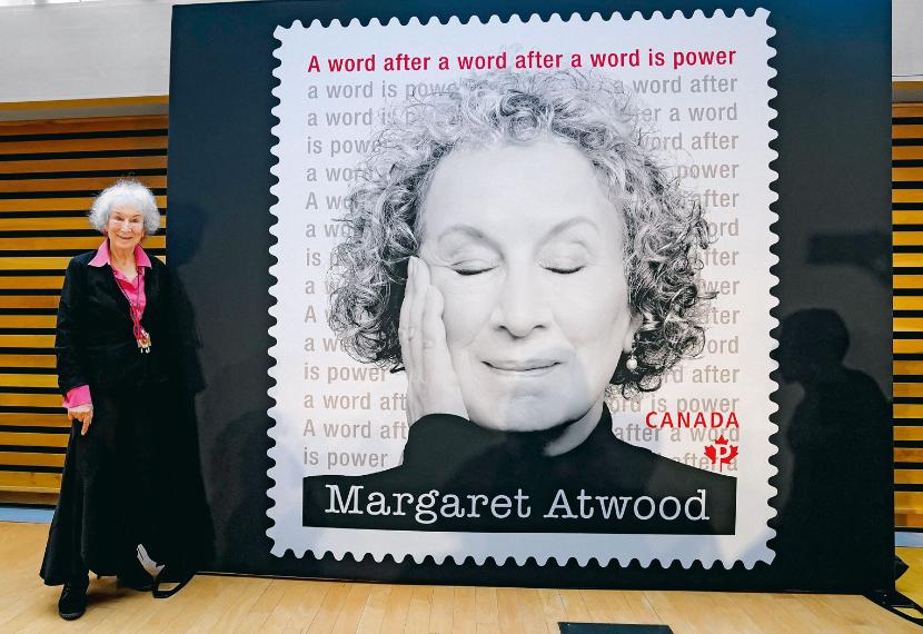 W zeszłym roku kanadyjska poczta uhonorowała ją pamiątkowym znaczkiem.