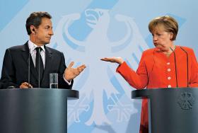 Kryzys unijnej gospodarki pogrążył rządy Irlandii, Portugalii, Grecji i Hiszpanii. W Unii walczącej o utrzymanie strefy euro ton nadawała kanclerz Merkel i prezydent Sarkozy, którzy częściej niż o solidarności mówili o oszczędzaniu i cięciach.