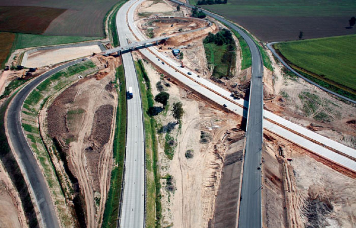 Na budowę dróg i autostrad dostaniemy ze środków unijnych 35 mld zł. Fot. Maciej Jeziorek/Forum