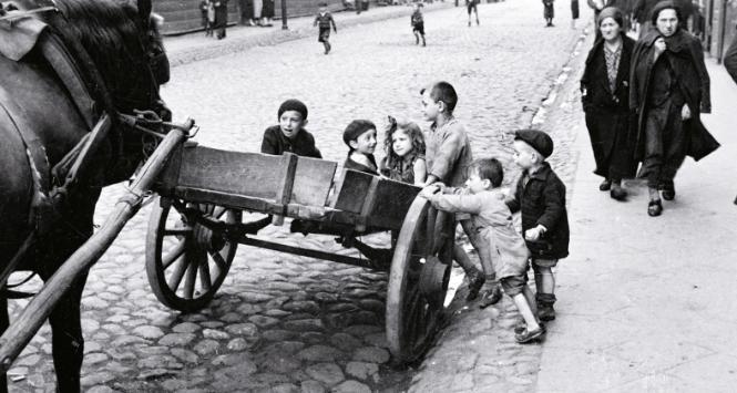 „Spotkanie dzieci żydowskich z koniem. Ulica Wołyńska”, ok. 1937 r.