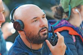 Patryk Vega na planie filmu  „Pitbull. Nowe porządki”, który przyniósł mu sukces kasowy.