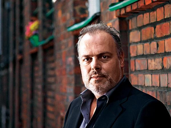 Marek Krajewski: „Piszę wyłącznie w moim gabinecie na komputerze, ostatnio na iPadzie”