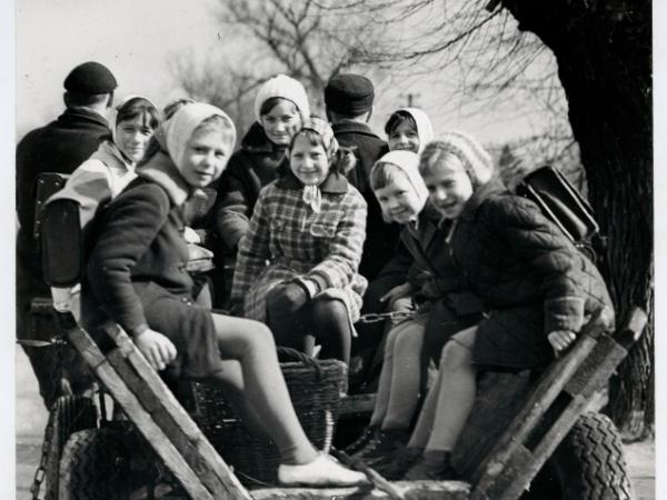 Akcja dowozu dzieci do szkół na Mazowszu w 1969 r.