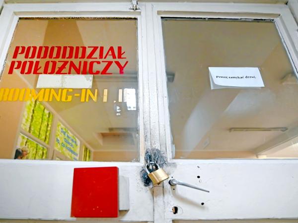 Z mapy szpitali sukcesywnie znikają kolejne oddziały.