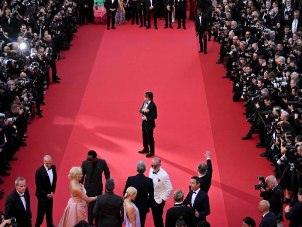 Tom Cruise na środku czerwonego dywanu, 14 maja 2025 r.