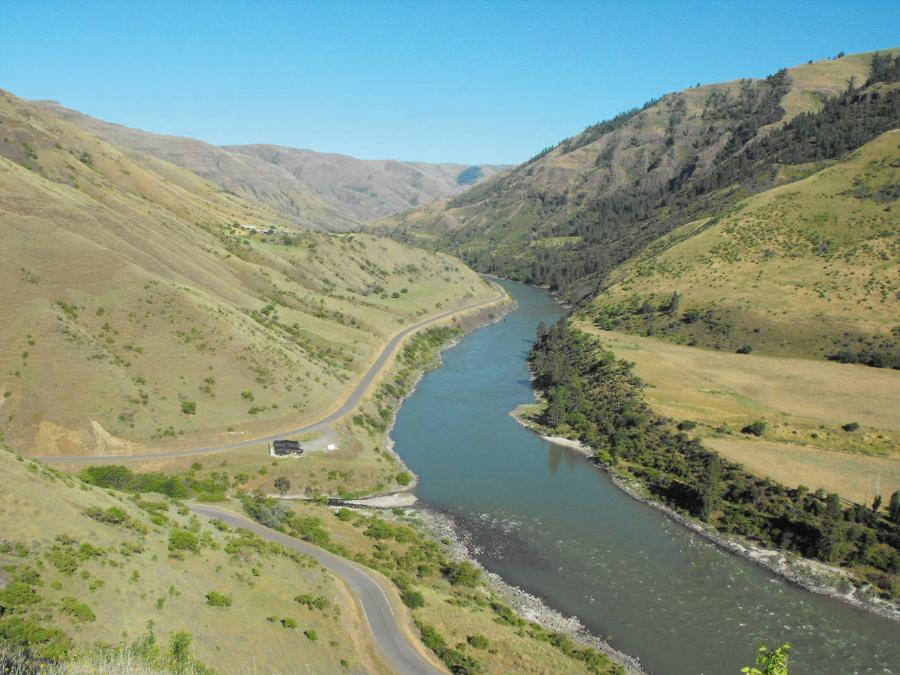 Rzeka Salmon płynie przez ­amerykański stan Idaho. W miejscu zwanym Cooper’s Ferry (na zdj.) archeolog Loren Davis natrafił na ­ślady ludzi sprzed 16 tys. lat.
