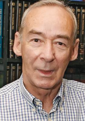 Prof. Andrzej Paczkowski, historyk, wykładowca akademicki, specjalizuje się w najnowszej historii Polski.