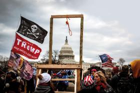 Nie tylko zwolennicy Trumpa w USA boją się przemian społecznych. Na fot. marsz na Kapitol, 6 stycznia 2021 r.