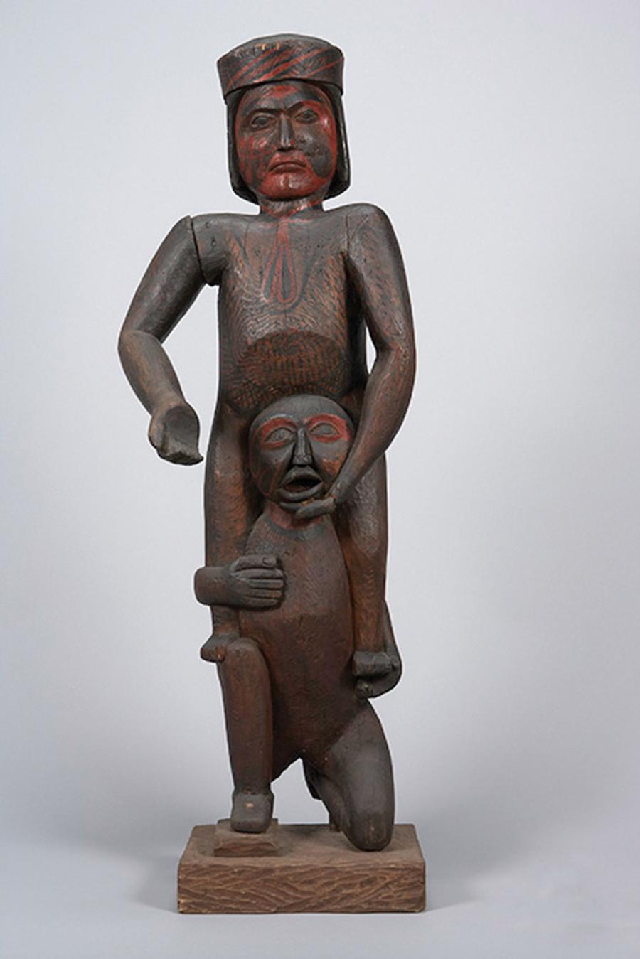 Osoby uprowadzone zwykle funkcjonowały w małych społecznościach jako niewolnicy; ilustruje to figurka wyrzeźbiona przez Indian Północno-Zachodniego Wybrzeża.