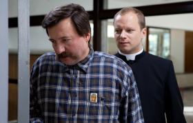 Nowe wcielenie Macieja Stuhra: ksiądz