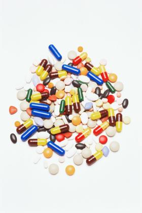 Lekarze i aptekarze nie chcą wziąć na siebie odpowiedzialności (w postaci wysokiej grzywny) za sprawdzanie, czy pacjent, który otrzymuje receptę lub lek refundowany, jest ubezpieczony.