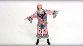 Jedna z kreacji Poppy - istniejącej/nieistniejącej postaci pokultury