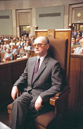 Gen. Jaruzelski w Sejmie w dniu zaprzysiężenia na prezydenta Polskiej Rzeczpospolitej Ludowej, 19 lipca 1989 r.