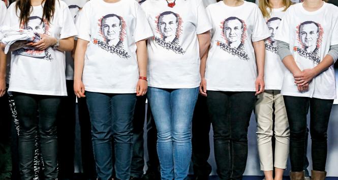 Chodziło o to, by zrobić młodzieży przyjemność, bo – zdaniem polityków PiS – młodzi lubią płacić i marzyć.