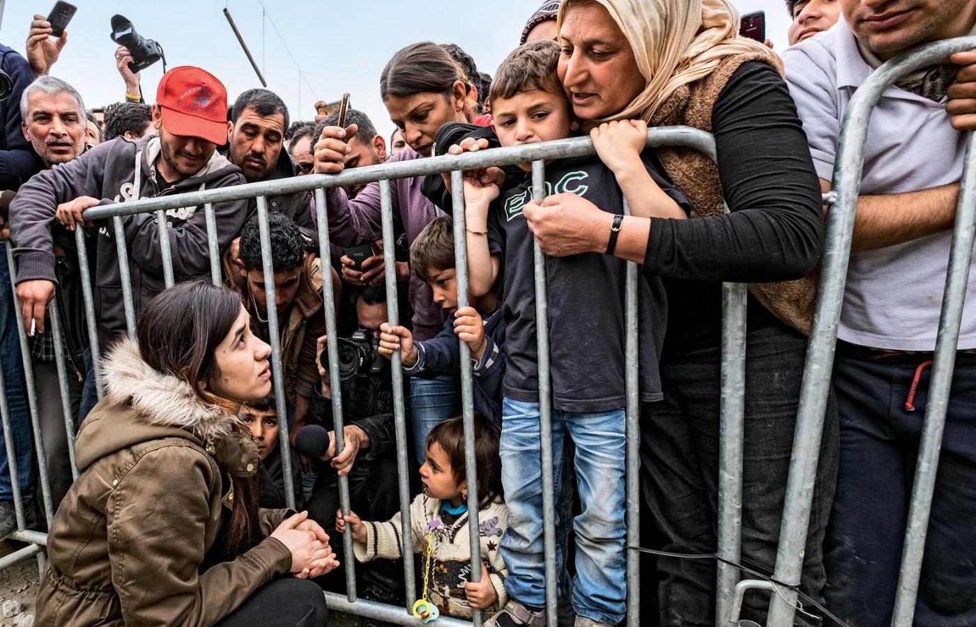 Laureatka Pokojowego Nobla Nadia Murad, jazydka więziona i gwałcona przez bojowników Państwa Islamskiego, na fot. w obozie dla uchodźców w Idomeni w Grecji.