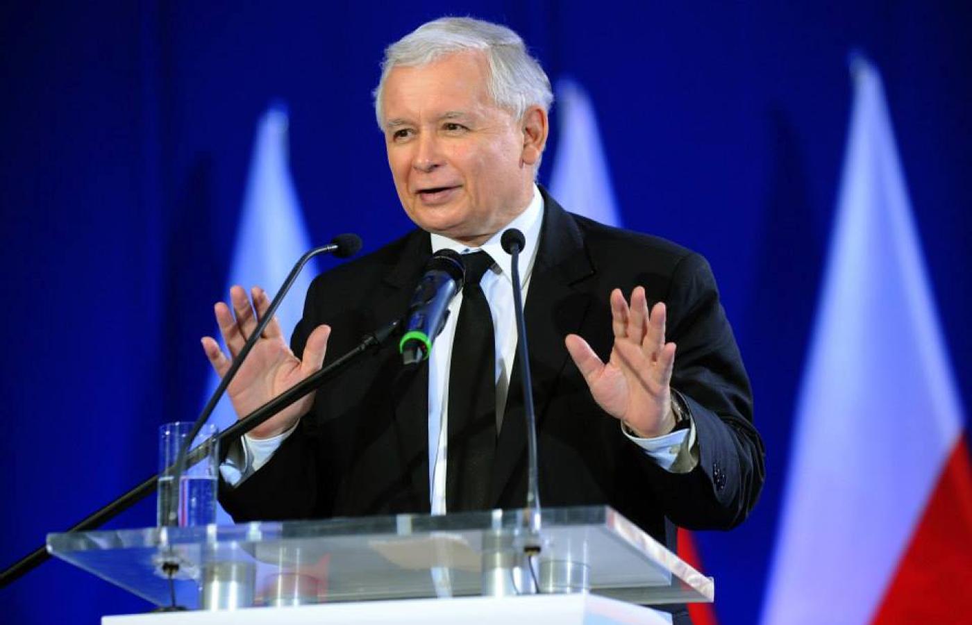 Jarosław Kaczyński proponuje szkodliwy pomysł: skrócenie kadencji właśnie wybranego samorządu.