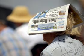 Miłośnicy radia nie zaniedbują innych mediów imperium o. Rydzyka, czyli 'Naszego Dziennika'...