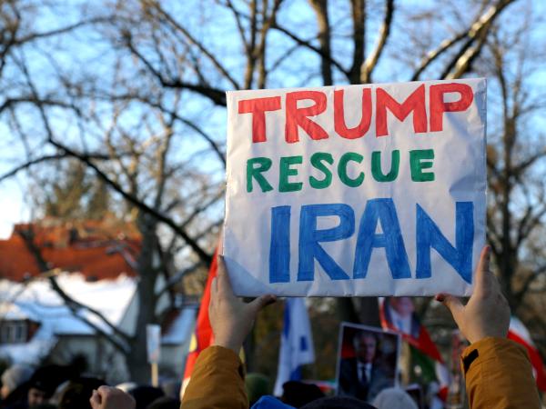 Trump obiecuje „pomoc” dla protestujących Irańczyków.