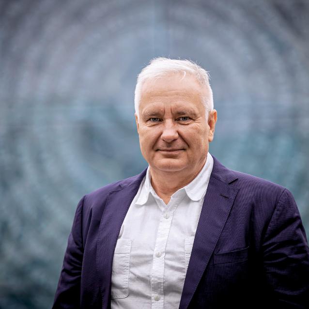 Fot. WOJCIECH WOJTKIELEWICZ/KURIER PORANNY/GAZETA WSPÓŁCZESNA/POLSKA PRESS/ / Getty ImagesProf. dr hab. Marek Konarzewski (rocznik 1961) wykłada na Uniwersytecie w Białymstoku i Wydziale „Artes Liberales” Uniwersytetu Warszawskiego. Na początku lat 90. pracował w University of California w Los Angeles w zespole słynnego amerykańskiego badacza Jareda Diamonda. Był także radcą ds. nauki-technologii w Ambasadzie RP w Waszyngtonie (2008–13) oraz doradcą ds. naukowych ministra spraw zagranicznych (2017–21). Jest autorem m.in. książki popularnonaukowej „Na początku był głód”.